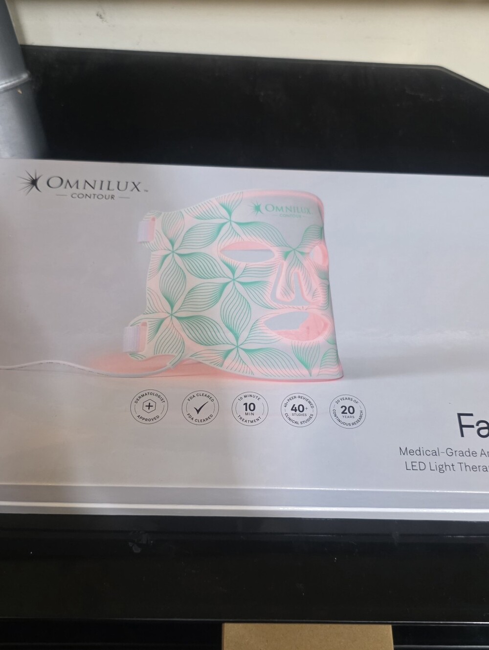 OMNILUX Contour FACE - LED Light Therapy Mask - NEW - Picture 2 of 5